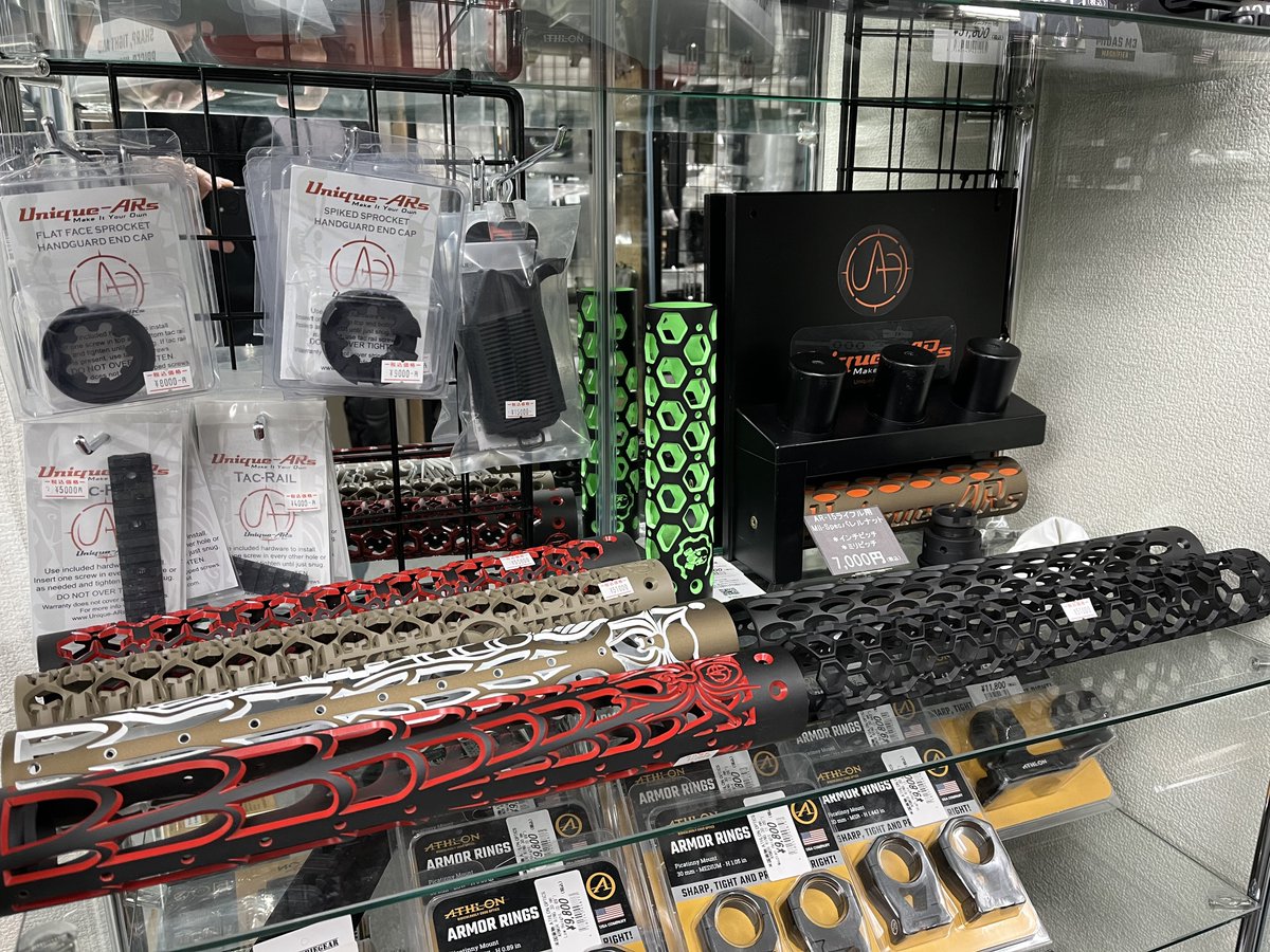 MILITIVE_PR's tweet photo. #UniqueARs 製オーダーメイドハンドガード
お客様の希望のデザインを彫刻します!
円筒形ですが、20mmピカティニーレールを追加できるので、エイミングデバイスやフォアグリップなどを載せることも可能です!
※作成からお渡しまで、早くても約3ヶ月程かかります。
#MILITIVE
#airsoft
#エアガン https://t.co/kNruVm2hFz