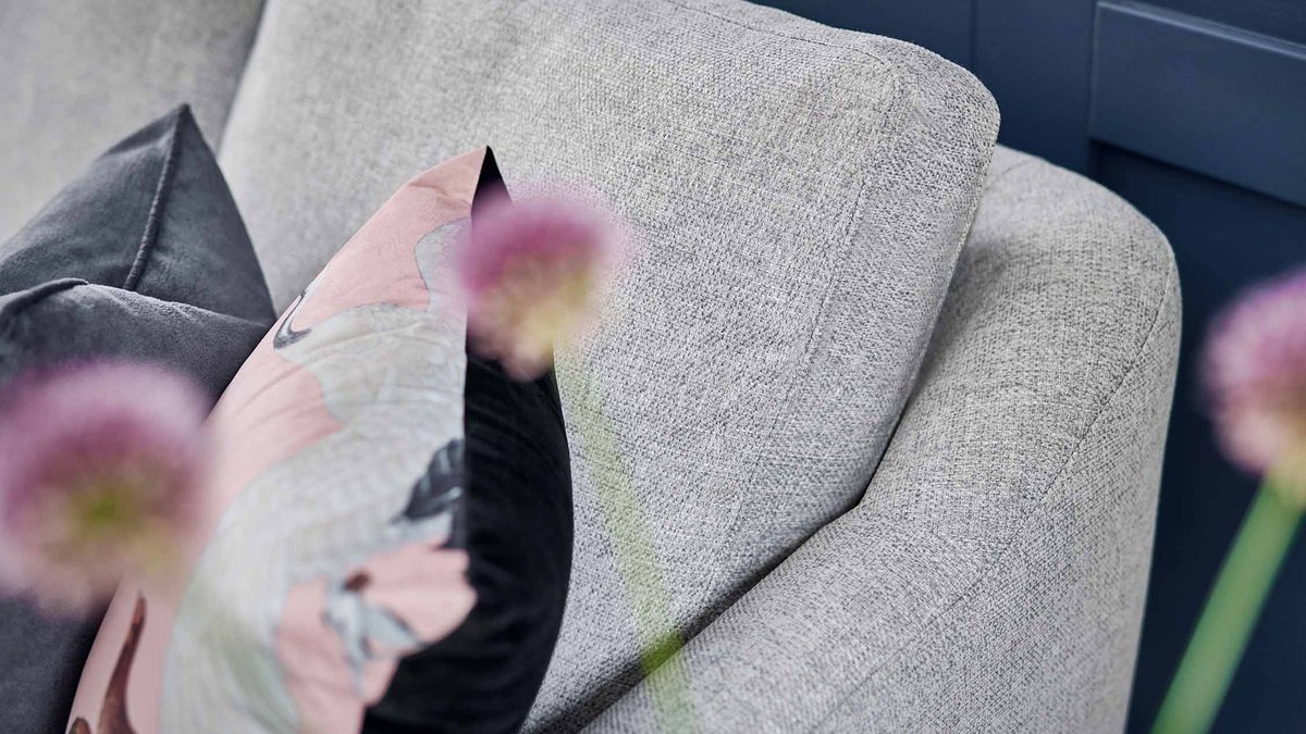 GPlanDesign's tweet image. Do you recognise Martha? 

Martha was one of our favourite Vintage sofas, which we’ve recently brought back, and this Black Friday, you can get 25% off* online! ow.ly/CbKX50LA3Th. 

*T&amp;amp;C&apos;s apply.
#gplan #vintagesofas #gplanvintage #sofas #martha #blackfriday #offers