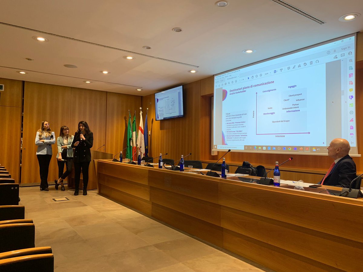 ExecutiveMARPI's tweet photo. #Metaverso e strategie di comunicazione per il lancio di un nuovo prodotto in un ambiente digitale così innovativo e complesso: interessante presentazione di Fabiola Giora, Lisa Cipolla e Silvia Brambilla al #MARPI #GraduationDay https://t.co/j1zLepD10c