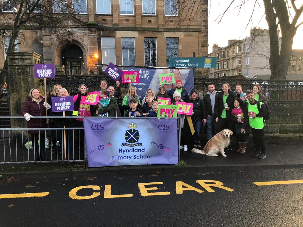 MrDDonnelly's tweet photo. Hyndland Primary school @EISGlasgow branch out in full force! 💪

#PayAttention @EISUnion https://t.co/CowNkxWNEZ