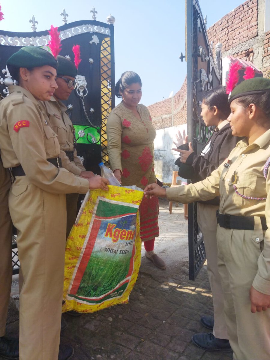 GDC_RS_Pura_NCC's tweet photo. 2J&amp;K Girls Bn.NCC GDC RS Pura organized a plastic waste collection drive in adopted village Gagian,RS Pura as part of'Puneet Sagar Abhiyan'under the patronage of principal Prof.Sunil Uppal guidance of ANO Lt.Shaveta Chowdhary.
@DteJKL 
@prodefencejammu 
@HQ_DG_NCC 
@suniluppal16 https://t.co/Na9bhP3ucT