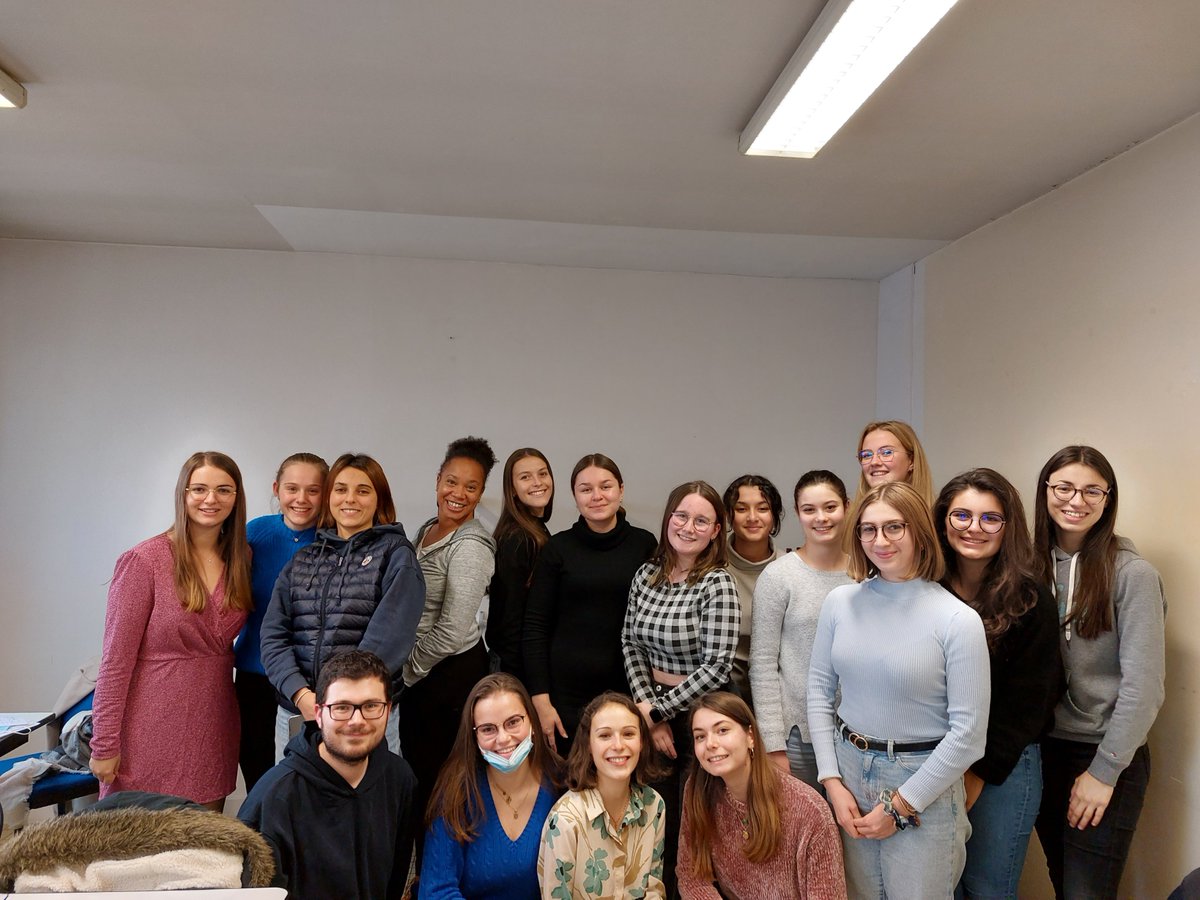 BenjaminL_FAGE's tweet photo. #TDRP | Présentation de l'@ANESF_FR aux étudiant⋅e⋅s en 2ème année à Bourg-en-Bresse.

L'occasion de présenter l'association et ses projets. https://t.co/RSl8IPDsjw