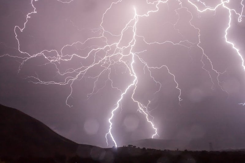 ECR_Newswatch's tweet photo. Hail, severe lightening forecasted for KZN on Thursday

https://t.co/NYpmC4gMcW 

@ecr9495 https://t.co/nayNedtMQX