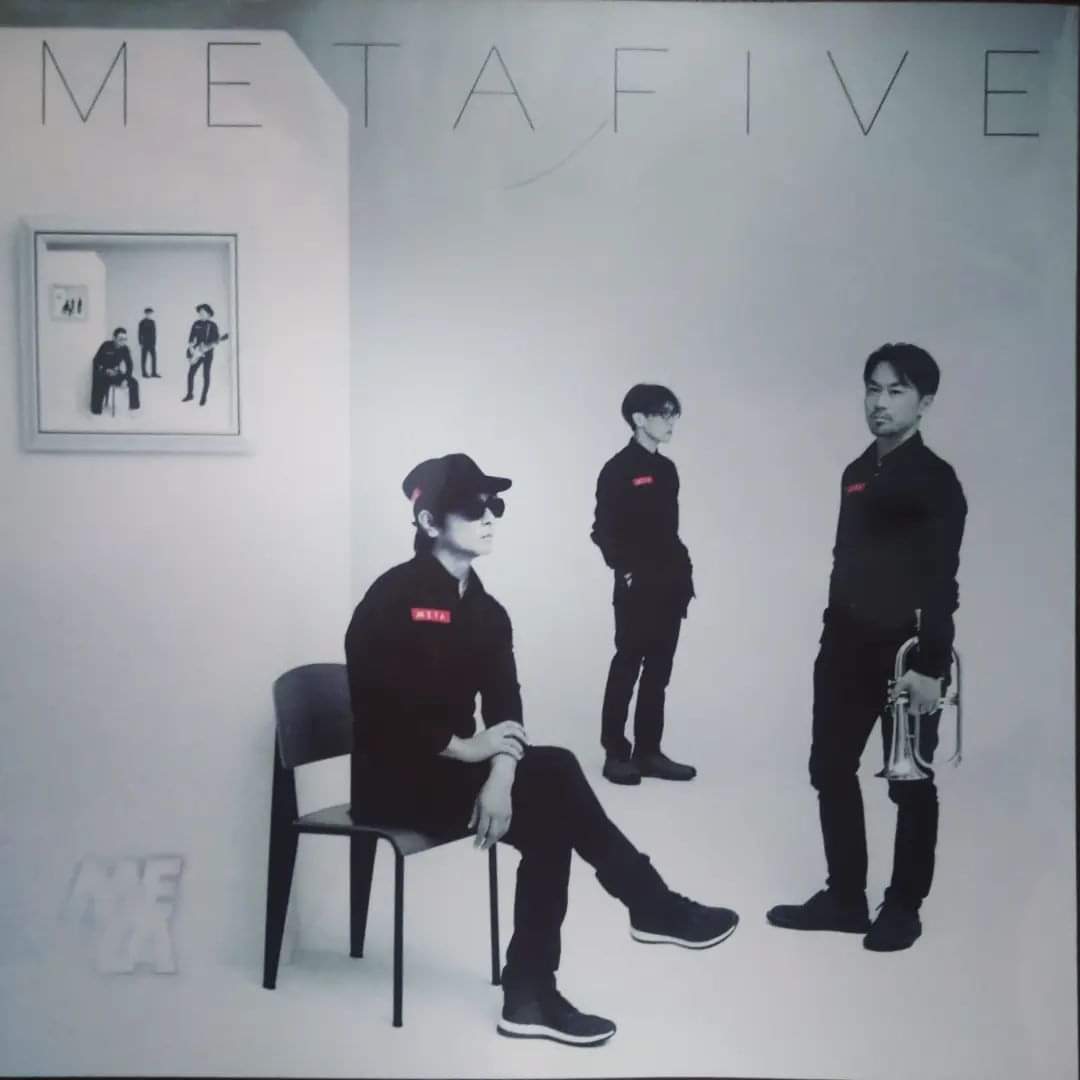 inachans's tweet photo. METAFIVE WINTER LIVE 2016 の際に購入した「METABOOK」が出て来ました。オマケのソノシートも無事に挟まっていました。 #metafive #metabook #ソノシート #レコード https://t.co/Q4ATgPZoeY
