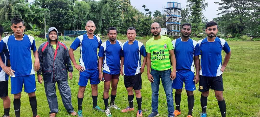 dhbarbhuiya1's tweet photo. OC LalaPS of @HailakandiPolic A. Basumtari's participation in sports & Social activities is really commendable, has inspired. In fact, he is a son of Lt. Sukumar Basumotari a famous writer, literary.
Proud of him as OC of our #LalaPS .
@DGPAssamPolice @dc_hailakandi https://t.co/LGzxLcDdJG