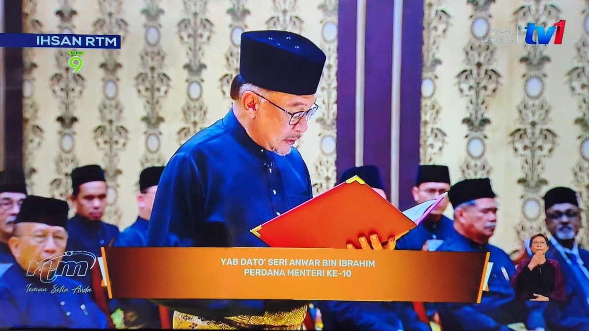 bongkersz's tweet photo. 😭😭 I think I cried a bit. A bit only lah. https://t.co/2HhYKwkgVl