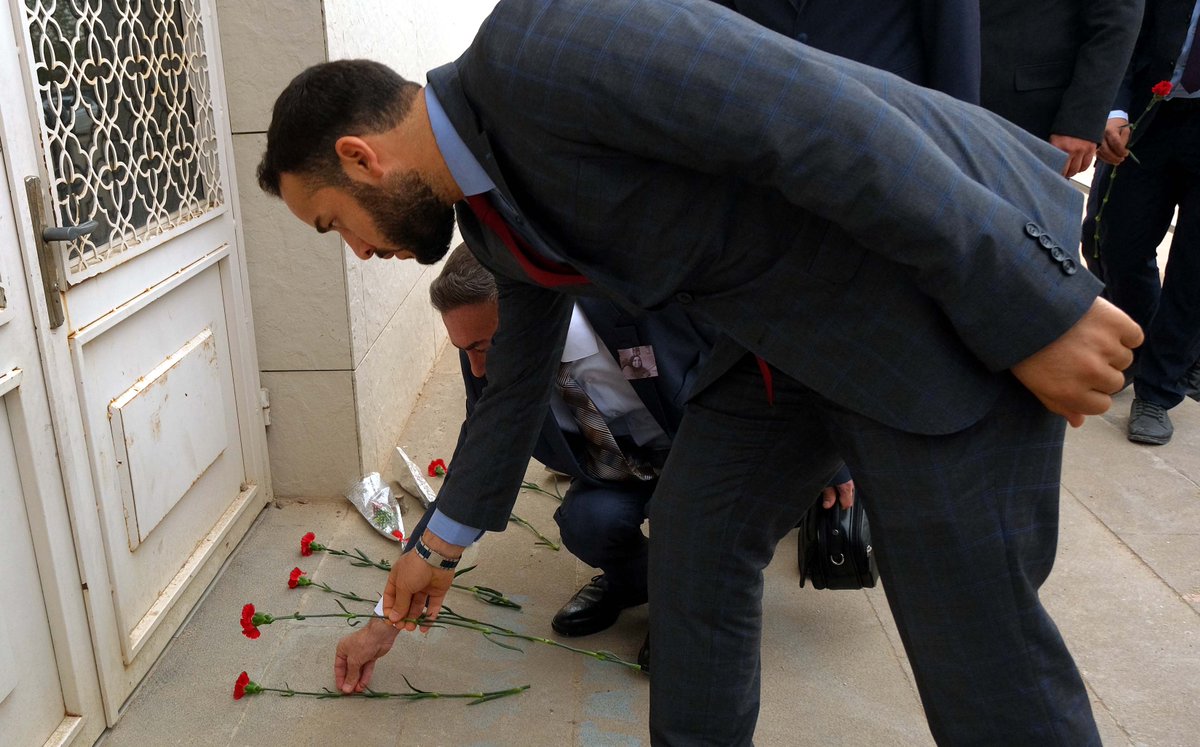cnnturk's tweet photo. Gaziantep'in Karkamış ilçesine terör saldırısında görevli olduğu okulda şehit olan Ayşenur Alkan (22), 24 Kasım Öğretmenler Günü'nde öğrencileri ve meslektaşları tarafından unutulmadı https://t.co/q6QpgOvZOP