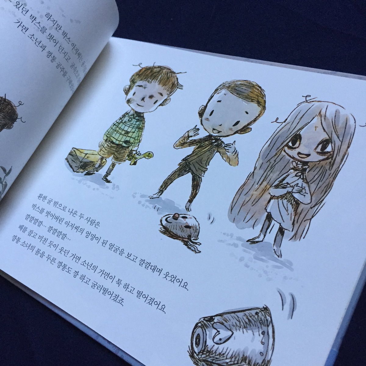 kneedez's tweet photo. also, baka may inch dito 

𓏔 "it's okay not to be okay story book" < finding the real, real face >
𓏔 mint condi
𓏔 rfs: for extra fund
𓏔 selling for 450 all in + lsf | orig price 900+ 
𓏔 reply/ dm to claim ^^

#dexsells (⁠｡⁠•̀⁠ᴗ⁠-⁠)⁠✧ https://t.co/EDgwnRiaGT