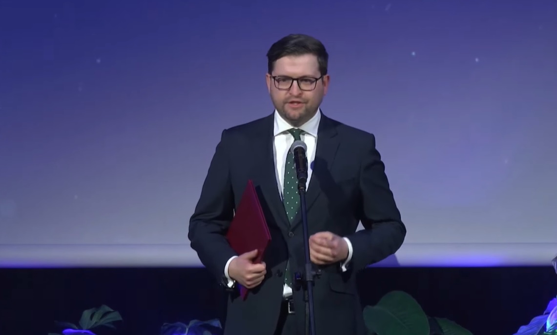 💬Wiceminister <a href="/SliwkaAndrzej/">Andrzej Śliwka 🇵🇱</a>: w ostatnim czasie z Programu Inwestycji Strategicznych do woj. warmińsko-mazurskiego trafiło blisko 3 mld zł pod niezbędne inwestycje prorozwojowe, infrastrukturalne. Z rządowego funduszu dróg samorządowych - blisko 200 mln zł trafiło do gmin.