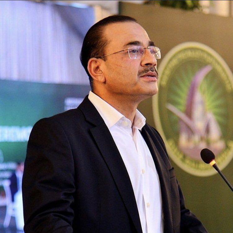 farazalihere's tweet photo. حضرات!
 صفیں سیدھی فرمالیں؛
حافظ صاحب تشریف لا رہے ہیں۔
#COAS #asimmunir https://t.co/VhLsvVk90L