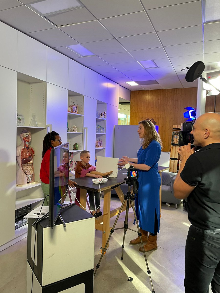 Wie kent <a href="/hetklokhuis/">Het Klokhuis</a> niet? In de nieuwe aflevering over prikangst vertelt wetenschapper Elisabeth Huis in ’t Veld (<a href="/EMJHuisintVeld/">Elisabeth Huis in ‘t Veld</a>) (vanaf min 5.25) over haar onderzoek naar de angst voor naalden, en hoe je dit kunt meten én overwinnen met haar app AINAR. hetklokhuis.nl