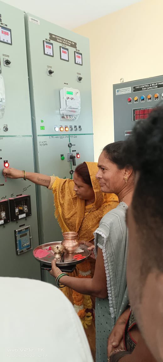ManjulaTGavit's tweet photo. साक्री तालुक्यातील माळमाथा परिसरातील ब्राम्हणवेल येथे  शासनाकडुन मंजुर करण्यात आलेल्या सब स्टेशानाचे लोकार्पण करुन उद्घाटन केले. https://t.co/EeUAbsANuM