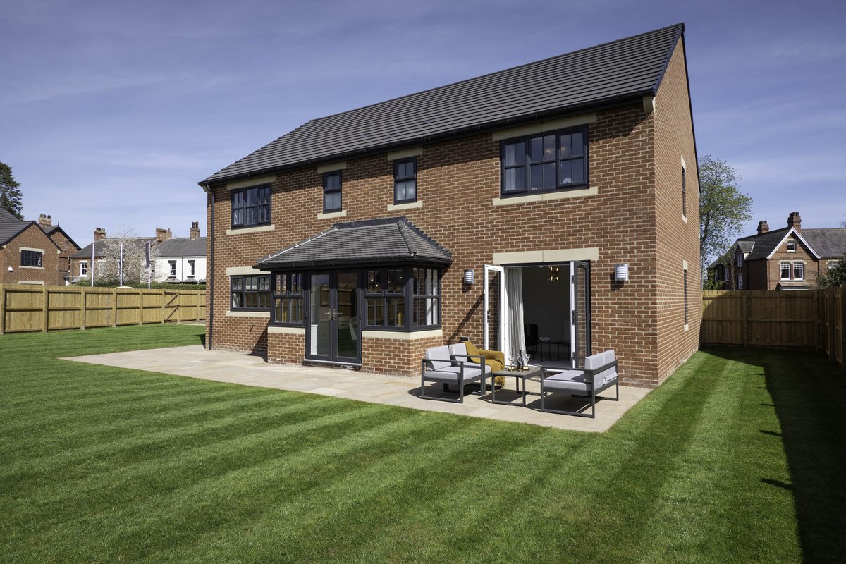 When you remember when the lawns reminded you of a football pitch, cut in beautiful stripes!

#ThursdayThoughts #newbuild #development #showhome #familyhome #foreverhome #findyourforever #unique #design #interiordesign #RomanGate #MiddletonStGeorge #Darlington #WorldCup2022