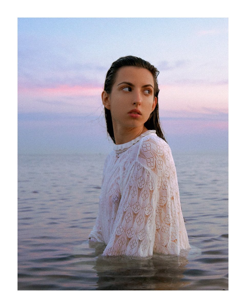 fokinvisual's tweet photo. project - siren

// the pictures were taken in st. Petersburg

#portraitphotography #aesthetic #photoshoot #models https://t.co/b3WzQKDoiB