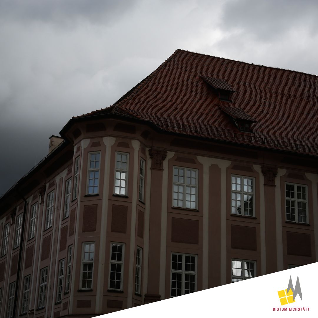 BistumEichst's tweet photo. Die Unabhängige Aufarbeitungskommission (#UAK #Eichstätt) hat ihren #Zwischenbericht zu dem Eichstätter #Priester veröffentlicht, der unter dem Kürzel FD-04 bereits Bestandteil des #Fidei-#Donum-Berichts der Deutschen #Bischofskonferenz und Adveniat war. https://t.co/x4ar87c11y https://t.co/HXZDcrWdhW