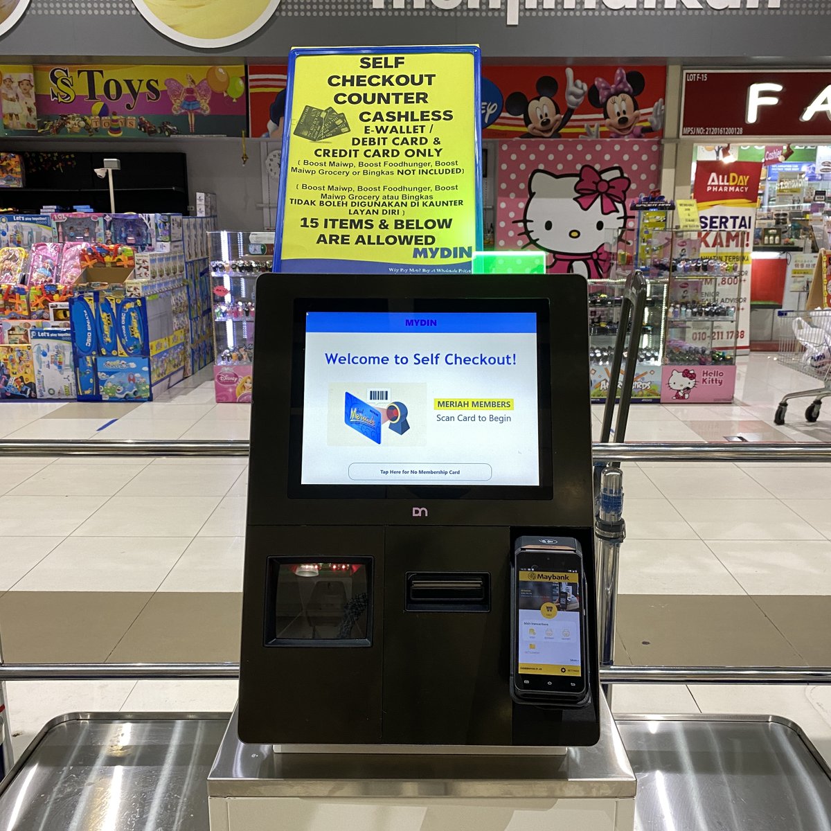 MydinMalaysia's tweet photo. Kaunter khas untuk introvert. Terbaru, ‘Kaunter Layan Diri’ (Self Checkout) dah ada di MYDIN USJ! Khas untuk 15 barang ke bawah menggunakan kaedah pembayaran 'tanpa tunai' (cashless) sahaja. https://t.co/UTwqTRV18H