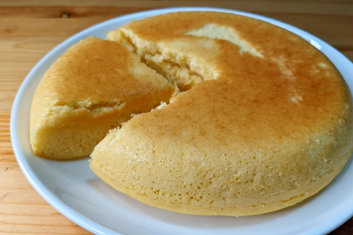 今日のおやつにいかが！？炊飯器で「豆乳バターカステラ」。