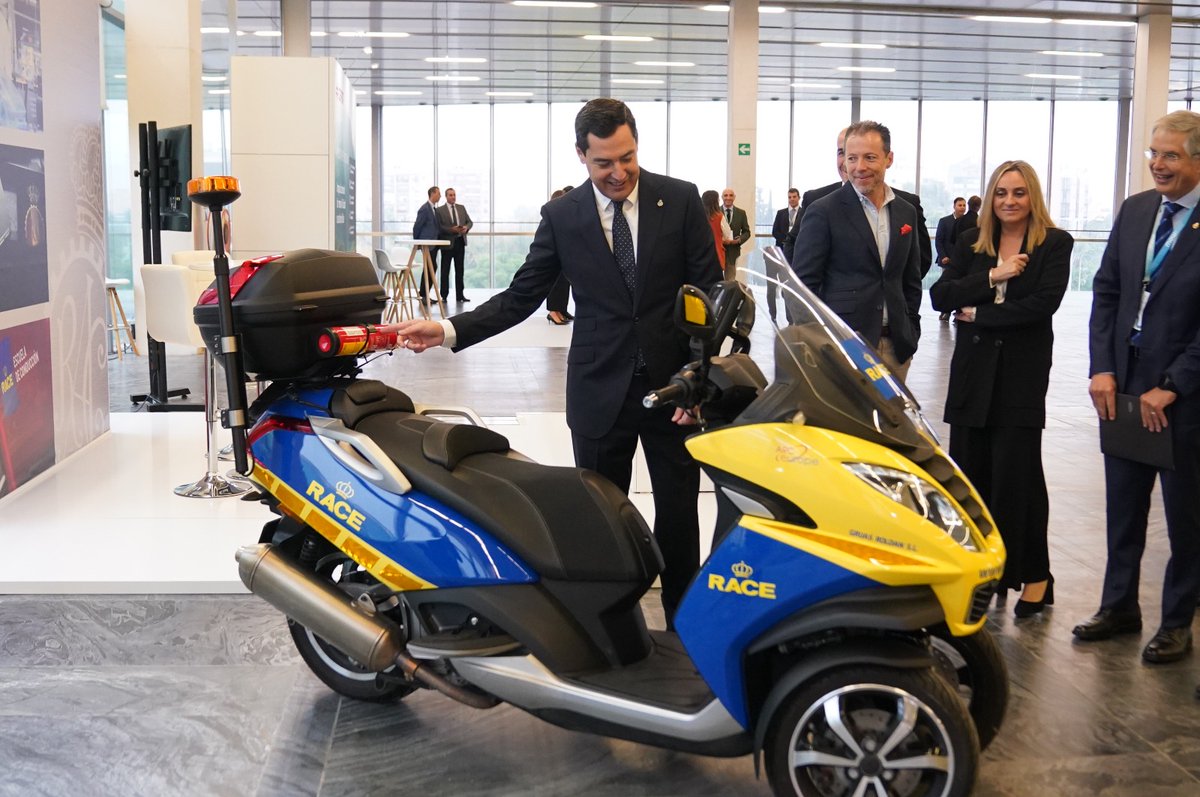 JuanMa_Moreno's tweet photo. Nace en #Andalucía un importante foro sobre el presente y futuro de la movilidad: el @mowforum. Y estoy seguro de que captará la atención y será foco de avances para el sector en España y Europa.

Queremos tener un papel esencial en el ámbito tecnológico.

Un honor inaugurarlo. https://t.co/PQSh23HVqk