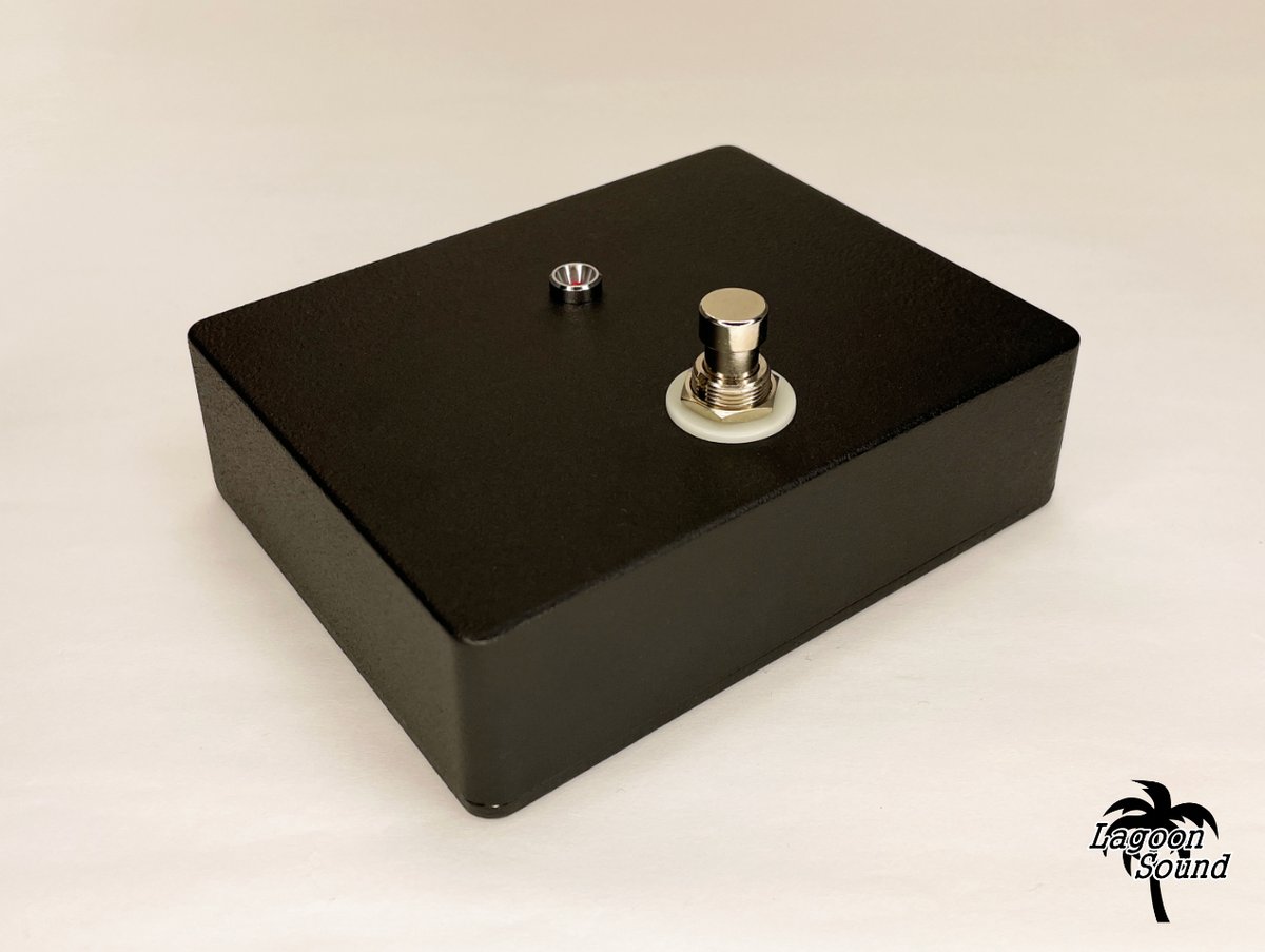 LagoonSound's tweet image. ◆新製品情報◆

楽器で使用されているコンデンサーマイクロホンを
足元で ON / MUTE！

CONDENSER Microphone Switch Box
lagoonsound.com/swb2f/

弦楽器や管楽器にコンデンサーマイク
を使用している方必見！！

#LAGOONSOUND
#SWITCHBOX
#コンデンサーマイク