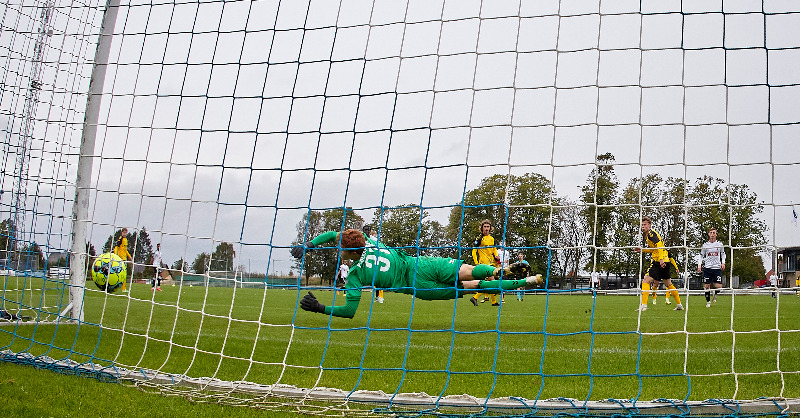 AGFFodbold's tweet photo. Lørdag den 26.11 kl. 12 spiller vi træningskamp mod @AC_Horsens ⚪🟡 Det er på Fredensvang, hvor publikum er velkommen til kampen, der ikke bliver livestreamet ⬇  #ksdh #lsdk