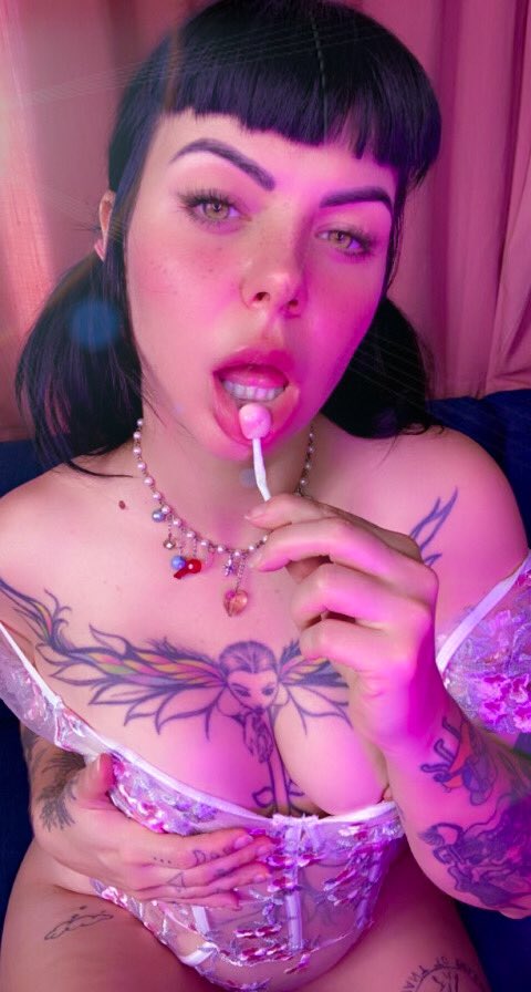 My dedicated horny page! Follow me here to see the lewds &amp; nudes ❤️‍🔥