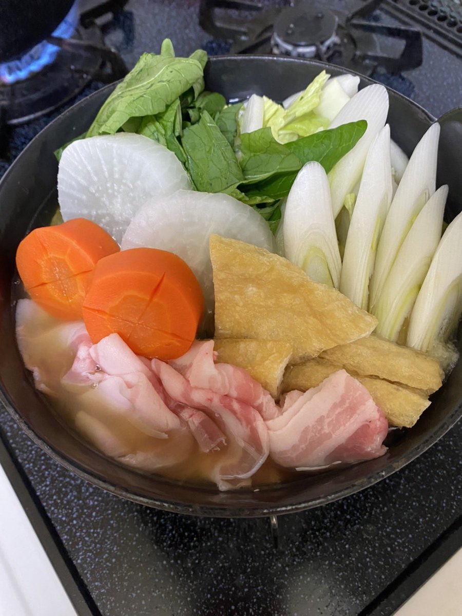 tosipeco's tweet photo. 家で飯作れぇ言われて久々
いろいろ盛りましたと。 https://t.co/RFyLP9Adl3