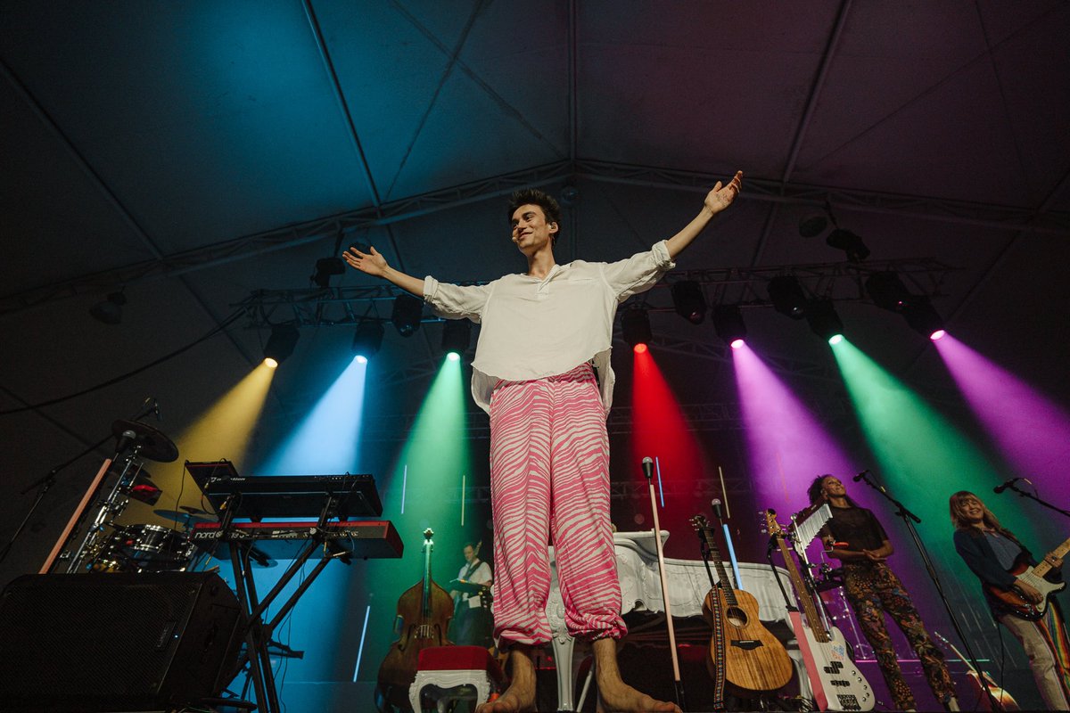 KarposLive's tweet photo. we’re now in too deep after last night’s damn good show—swipe for a recap ⚡️

what was your favorite moment from #karposlive presents: @jacobcollier?

📸 @eggcheeks https://t.co/qL8wi67ZHN