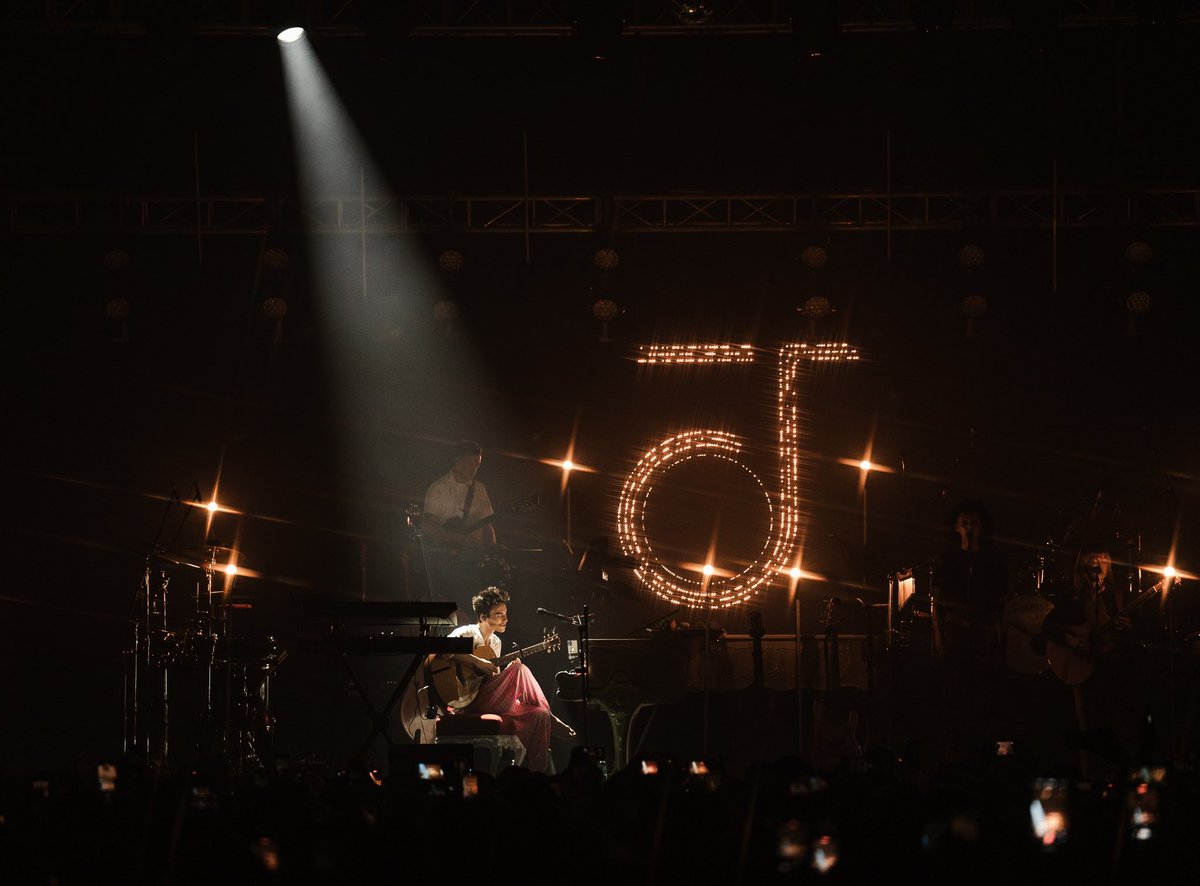 KarposLive's tweet photo. we’re now in too deep after last night’s damn good show—swipe for a recap ⚡️

what was your favorite moment from #karposlive presents: @jacobcollier?

📸 @eggcheeks https://t.co/qL8wi67ZHN