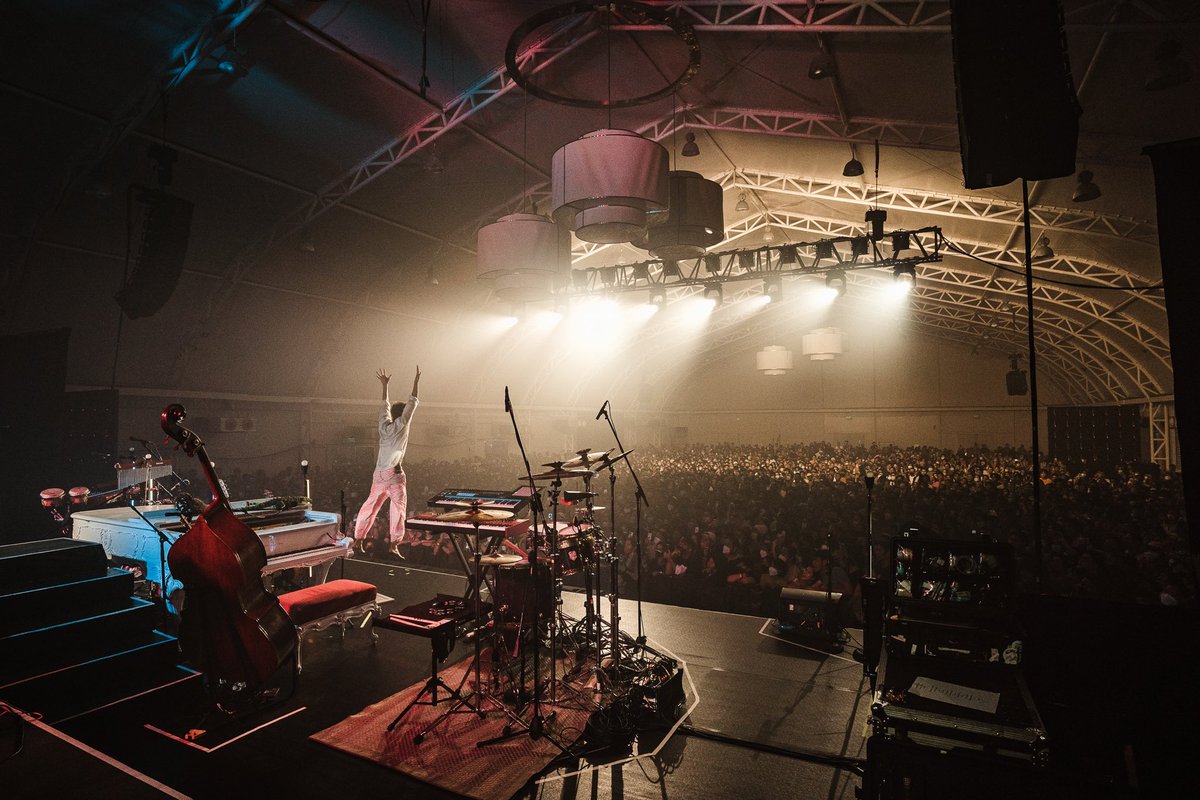 KarposLive's tweet photo. we’re now in too deep after last night’s damn good show—swipe for a recap ⚡️

what was your favorite moment from #karposlive presents: @jacobcollier?

📸 @eggcheeks https://t.co/qL8wi67ZHN
