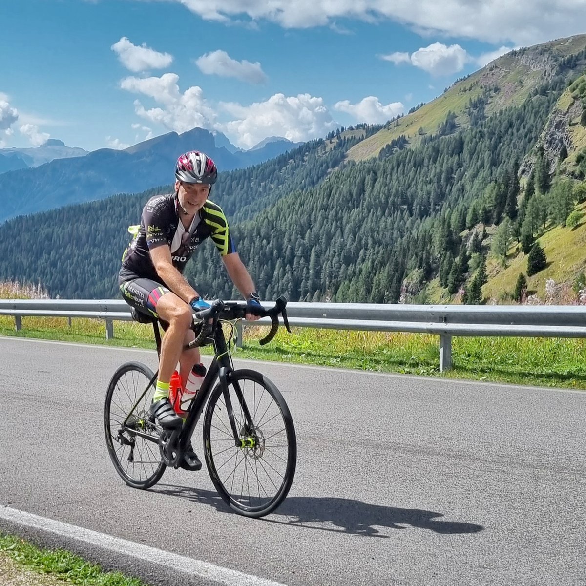 Met goede mindset en aangepaste levenstijl kun je veel bereiken. Prostaatkanker met uitzaaiingen. Foute boel. Genoeg mannen gaan na zo’n diagnose bij de pakken neerzitten. Maar niet Ralph Vermeere. 
Een openhartig en mooi interview.
#positievegezondheid  limburgpositiefgezond.nl/met-goede-mind…