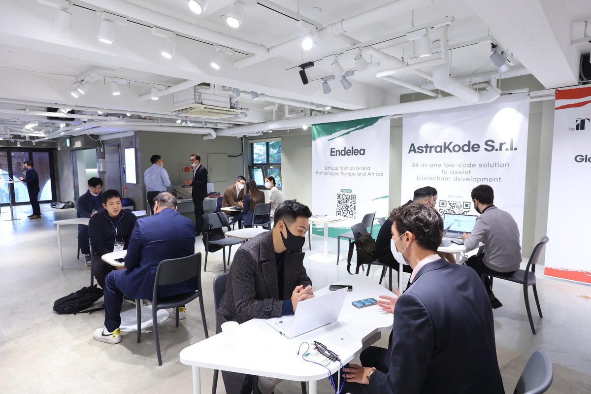 ITAstartup_'s tweet photo. #GlobalStartUpProgram - In occasione del Demo Day le nostre 8 #startup presso @AwesomeVentures Seoul 🇰🇷 hanno presentato i propri progetti ad investor, venture capitalist e startup locali nella sede di High Street Italia
#GSUP3
@ITAtradeagency
@ItaSeoul_ https://t.co/zlDvGqZrDb