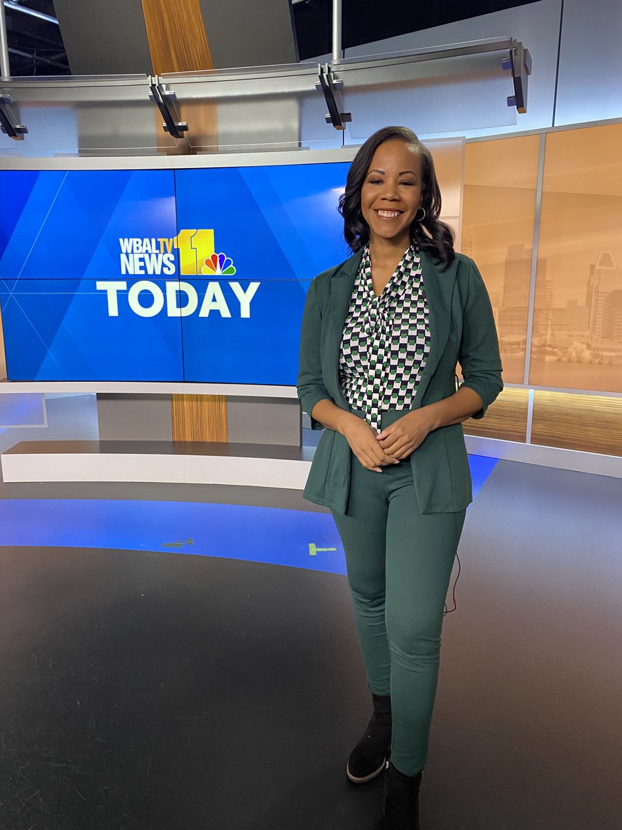 TheoHayesTV's tweet photo. I finally get to wear green!! #NoGreenScreen today #noTraffic! https://t.co/pSa5HSjYpu