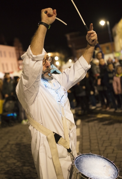 3/3
Artist/musician Chris Lewis Jones will be bringing the samba rhythm with a whole host of musicians, some newly skilled from the School and some percussionists you may recognise from previous Illuminate events.

#osvetyavaneilluminate2022