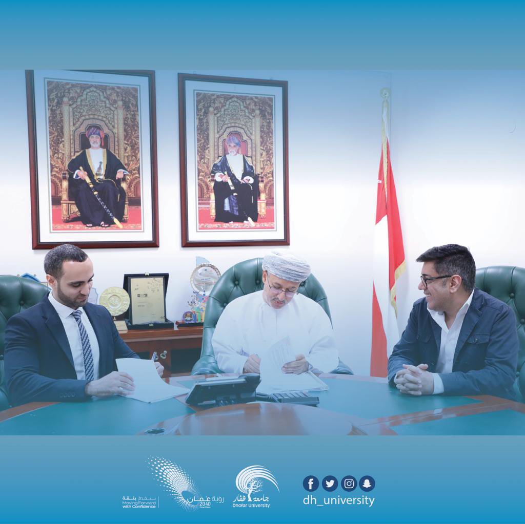 dh_university's tweet photo. وقعت جامعة ظفار اتفاقية شراكة استراتيجية مع المجلس  الثقافي البريطاني اليوم الأربعاء الموافق 23 نوفمبر 2022، حيث وقع من جانب الجامعة أ. د عامر بن علي الرواس رئيس الجامعة، ومن جانب المعهد محمد العزب مدير تطوير الأعمال،  حيث ستشمل الإتفاقية على محورين https://t.co/vYCPsIxtMl