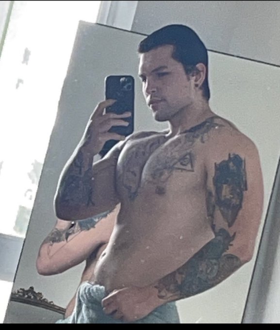 Camo shirt https://t.co/yuIzdvOLIo