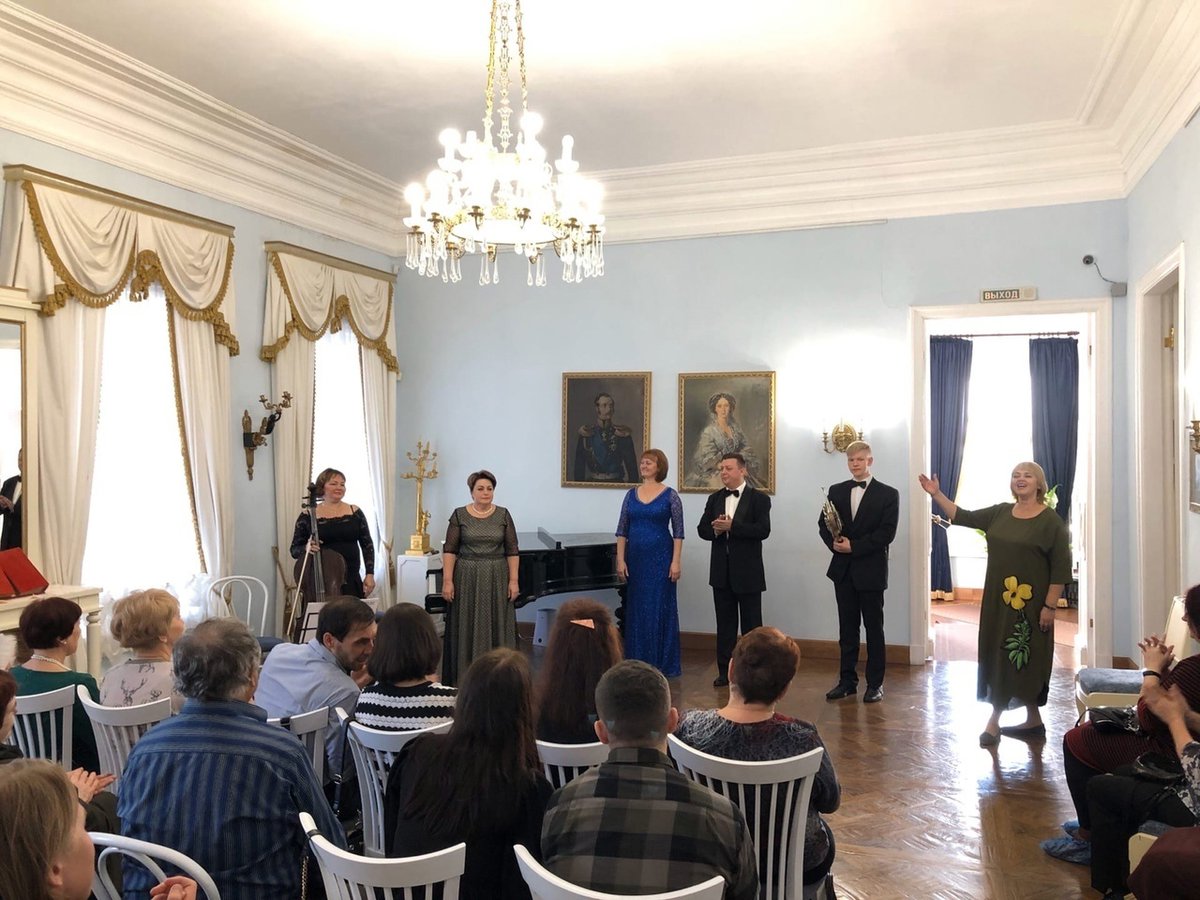 Что может сравниться с красотой русского романса? Особенно уместно отдаться его чувству в интерьерах старинной дворянской усадьбы. Цикл вечеров музыки и поэзии откроет программа «Век русской усадьбы. Рассвет»
vk.com/wall-64210614_…
#УсадьбаГальских_ЧМ #концерт_ЧМ