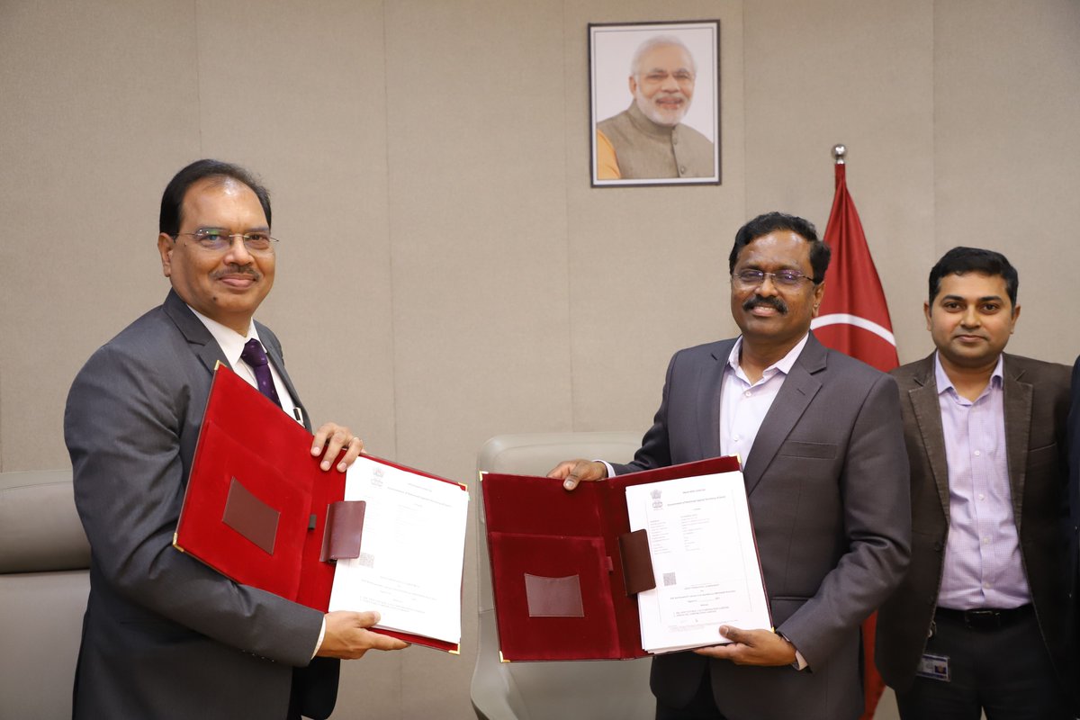 ONGC_'s tweet photo. #ONGC signed Joint Operating Agreement (JOA) with @IndianOilcl for Discovered Small Fields (DSF-III) to augment domestic production of Crude oil &amp; Natural Gas. 
@mygovindia launched Discovered Small Bid round–III on 10 June 2021.
@PetroleumMin @HardeepSPuri @Rameswar_Teli https://t.co/B1QEfkMYgi