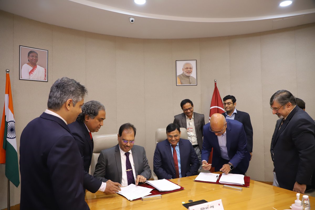 ONGC_'s tweet photo. #ONGC signed Joint Operating Agreement (JOA) with @IndianOilcl for Discovered Small Fields (DSF-III) to augment domestic production of Crude oil &amp; Natural Gas. 
@mygovindia launched Discovered Small Bid round–III on 10 June 2021.
@PetroleumMin @HardeepSPuri @Rameswar_Teli https://t.co/B1QEfkMYgi