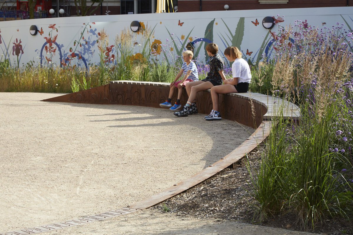 BD_landscape's tweet photo. it’s the #liawards2022 today + we are excited to be finalists in 3 categories; last up is #Glassfields 🎬 for ‘Excellence in Place Regeneration’ this meanwhile public realm in the heart of Bristol looks to create an accessible + welcoming space full of pollinator planting + play https://t.co/ZCXI3k6kJ3