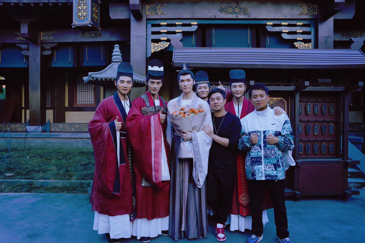 20221124 Liu Haikuan studio weibo update💙

杀青快乐！📷💐🎉🥳

#LiuHaikuan
#หลิวไห่ควาน
#刘海宽
#YonganDream 
#永安梦