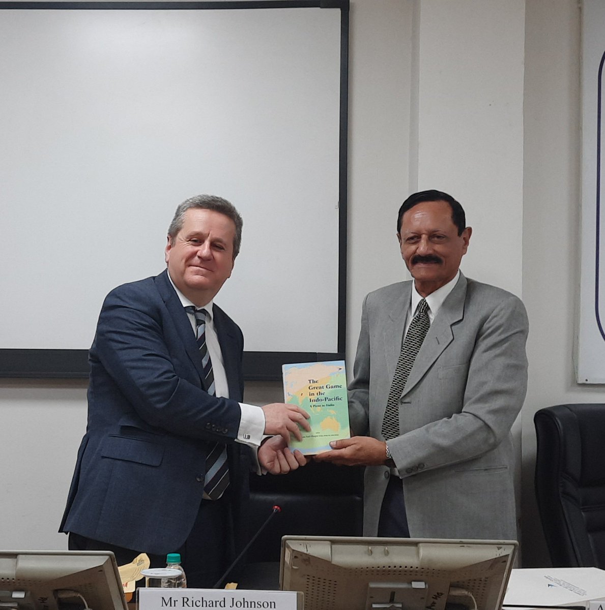 CAPS_INDIA's tweet photo. CAPS hosted an Interaction &amp; Discussion with the Delegation of Development, Concepts and Doctrine Centre (@MOD_DCDC), UK on "Global Strategic Trends" today. https://t.co/RPAggcWZtb