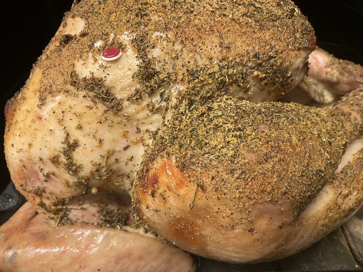 charles_leroy's tweet photo. Progress #turkeyday #turkeytime #TURKEYTAKEOVER #Thanksgiving #Thanksgiving2022 #GOBBLEGOBBLE 🦃🍂🍁 #Foodie #Foodies https://t.co/ZTHterLGKk