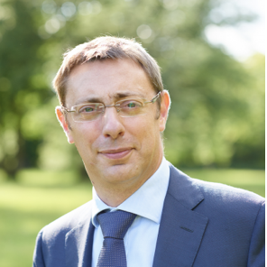 centreduluxe's tweet photo. Portrait de Cyrile Deranlot , Président de @DAUMET, interviendra à l'Entretien "L'Engegement RSE des entreprises du luxe" chez @BusinessFrance ce 8 décembre 2022 👉 https://t.co/Rm9Xfoofo5 https://t.co/oPCPHvRlfR