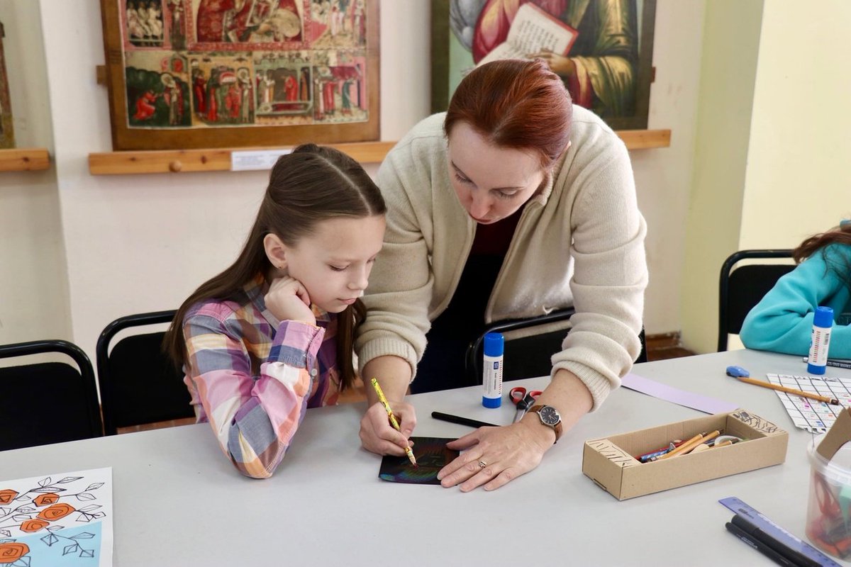 Вряд ли в один пост уместятся все сюжеты, придуманные и нарисованные ребятами, которые занимаются в студии «Создай свой мир» в Выставочном зале. 
vk.com/wall-64210614_…
#ВыставочныйЗал_ЧМ #мастеркласс_ЧМ