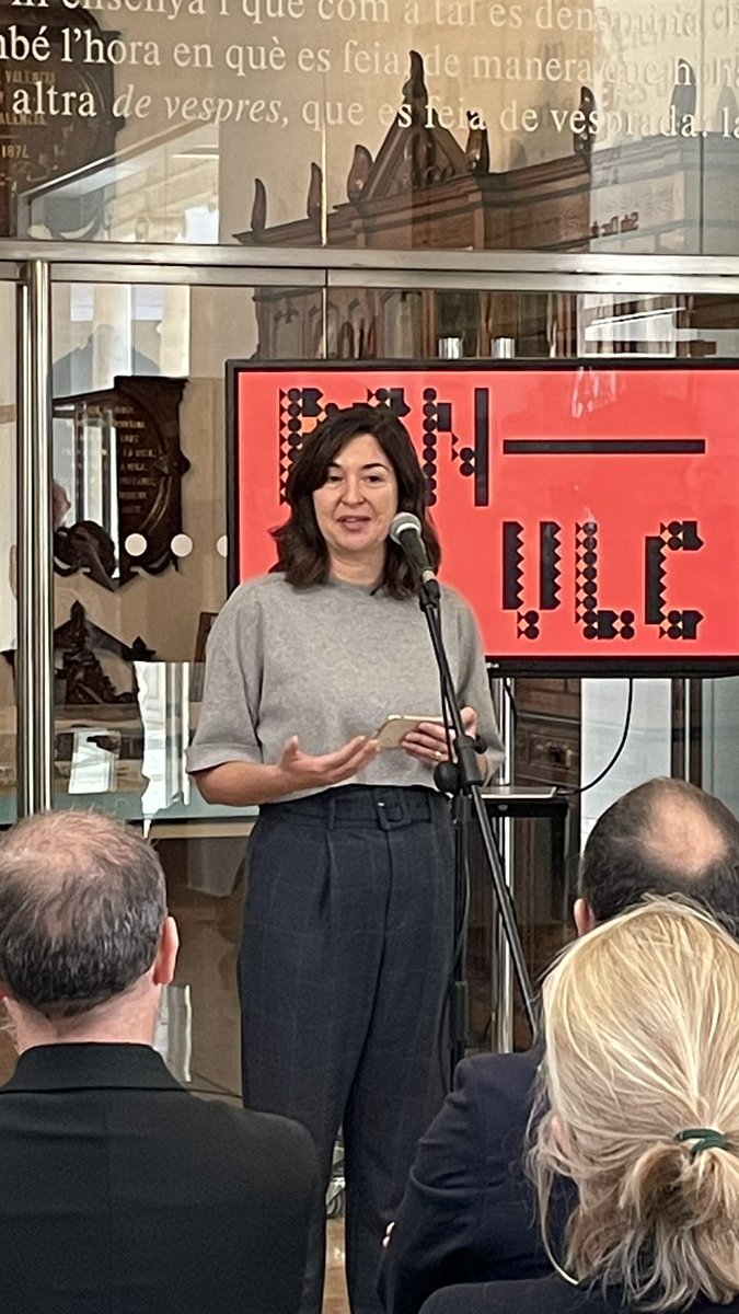 LocandiaEstudio's tweet photo. @manavato Gerente de la @ADCV_com pone en valor la categoría "Premios al impacto positivo" de los #PremisADCV, presentes en esta exposición: #elmillordissenydelany.
@adgfad #dissenyValencia https://t.co/2tuJltMm79