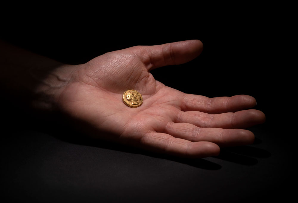 hunterian's tweet photo. 📢New research on ancient gold coins at The #Hunterian @UofGlasgow has revealed a lost Roman Emperor named #Sponsian. In an academic paper published yesterday, the team behind the discovery revealed evidence that the coins, long dismissed as forgeries, appear to be authentic! https://t.co/UUr9yo3Oub