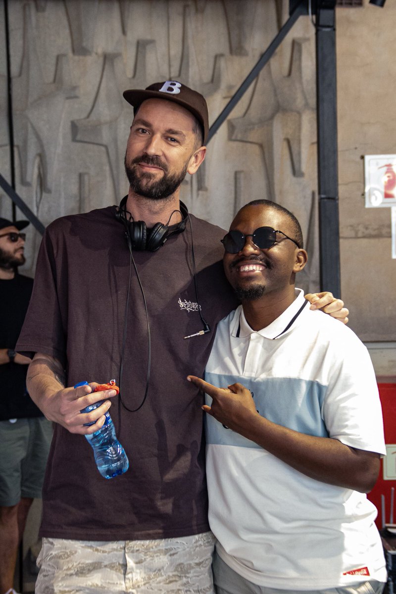 ChronicalDeep's tweet photo. Next time I meet Mr @KidFonque I’m standing on a crate! 👐😅 https://t.co/MihF1cYOd0
