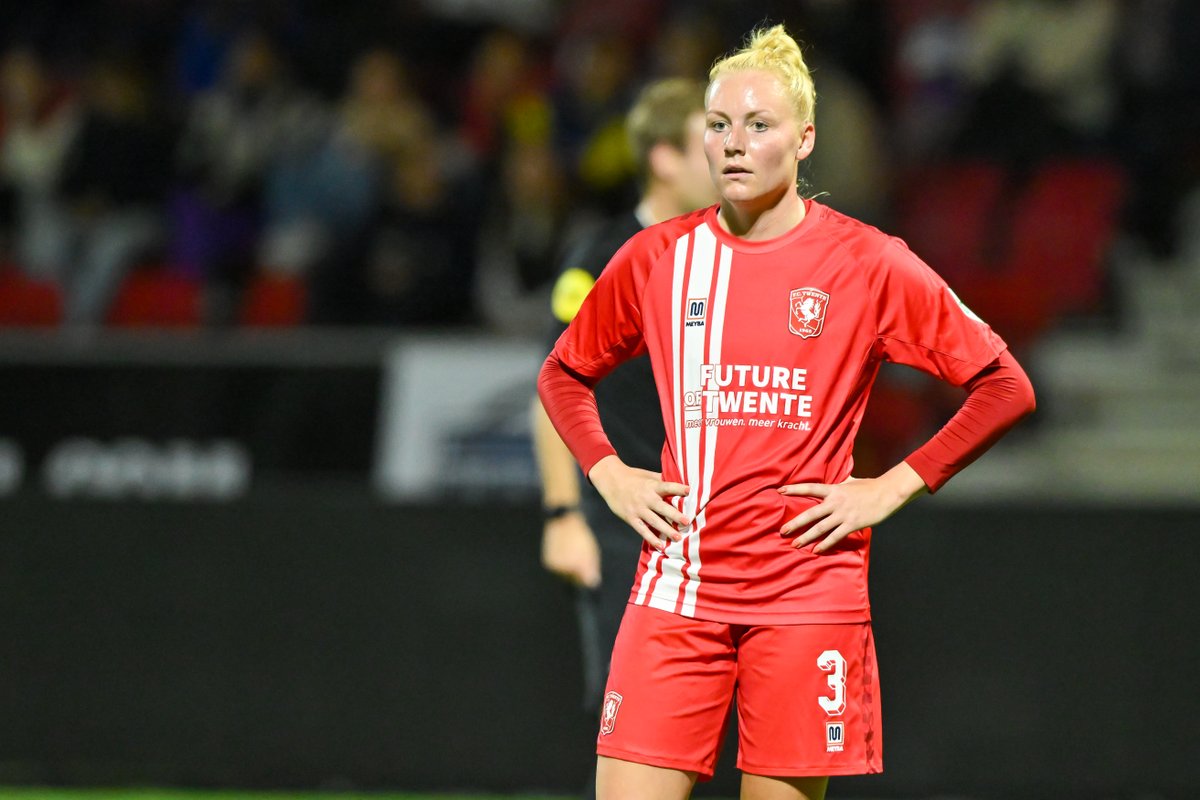 FCTwenteVrouwen's tweet photo. 👊 '𝙃𝙚𝙗𝙗𝙚𝙣 𝙙𝙚 𝙨𝙩𝙚𝙪𝙣 𝙫𝙖𝙣 𝙝𝙚𝙩 𝙥𝙪𝙗𝙡𝙞𝙚𝙠 𝙠𝙚𝙞𝙝𝙖𝙧𝙙 𝙣𝙤𝙙𝙞𝙜'

👀 Zondag: FC Twente - Ajax in De Grolsch Veste

🔗 https://t.co/PhOJZrHllZ

#FCTwente #tweaja https://t.co/jJBIHhGjy2