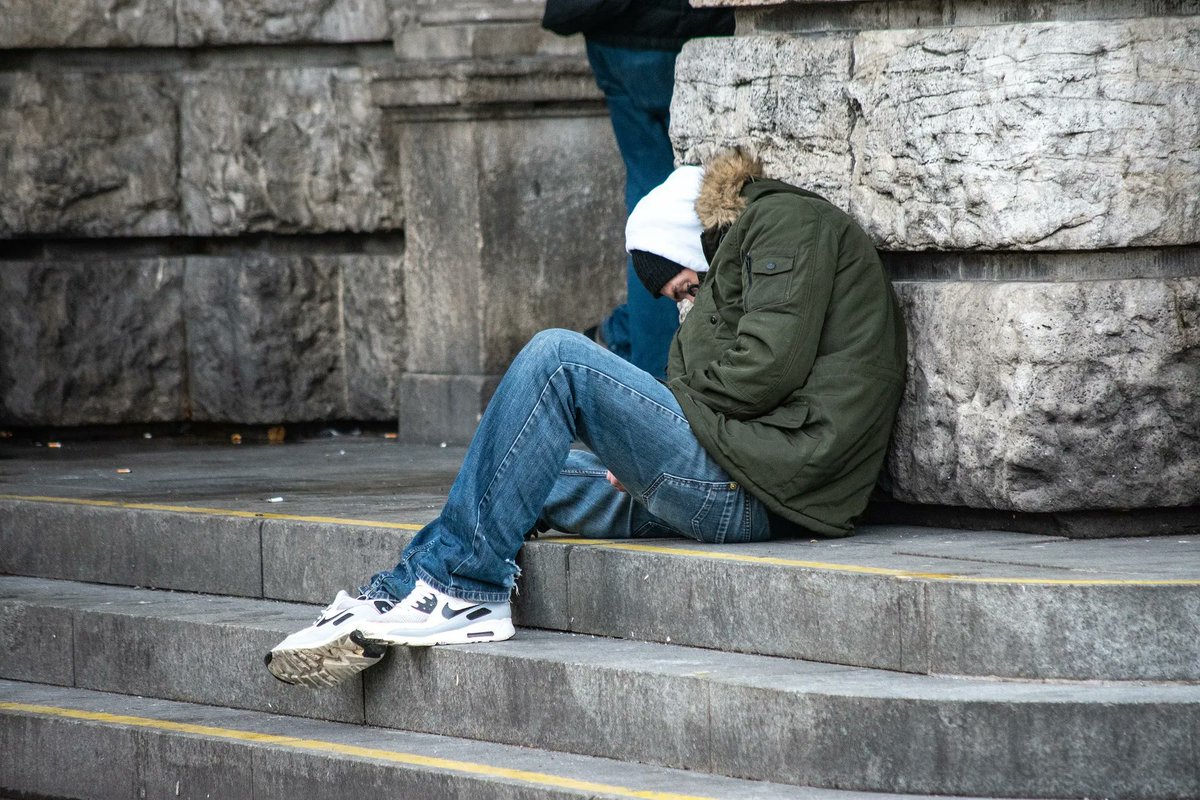 Avvenire_Nei's tweet photo. Se la povertà diventa una colpa https://t.co/SsZoIWq4F7 L'economista Luigino Bruni
Oggi la politica preferisce chiudere gli occhi sull’evasione fiscale dei ricchi, ma diventa spietata con i più fragili e ci vuole convincere che i poveri sono colpevoli della loro condizione https://t.co/qPXCnTKUy0