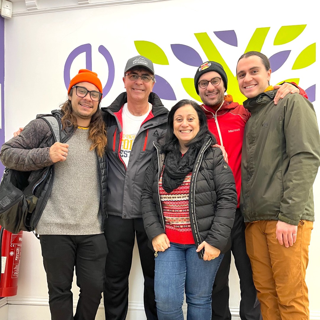 We love having visitors here at WSE, especially from former students. ☺️

Claudio studied with us back in 1995 and this week he came back to say hello with his lovely family.

Welcome back to Wimbledon, Claudio!

#MyWSE
#StudyAbroadLife